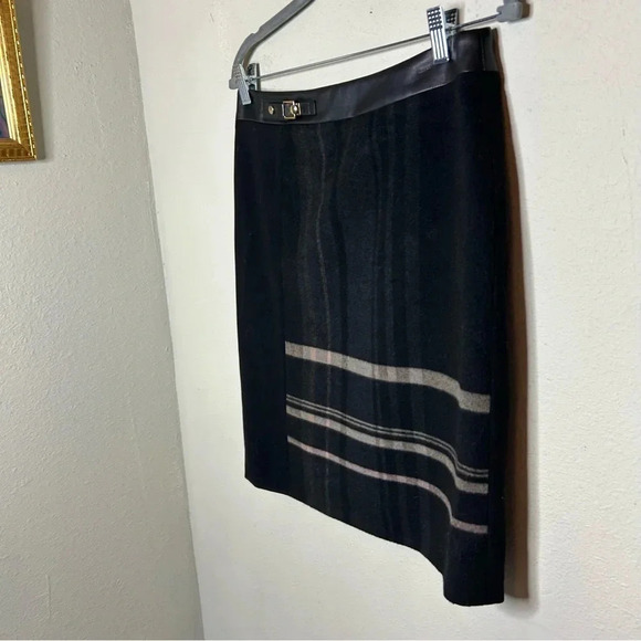 NWT Tahari Faux Leather Skirt Size 8 - Picture 2 of 8